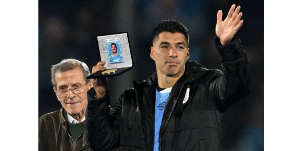 Neymar envia bênçãos a Luis Suárez pela sua reforma da seleção nacional Neymar envia bênçãos a Luis Suárez pela sua reforma da seleção nacional